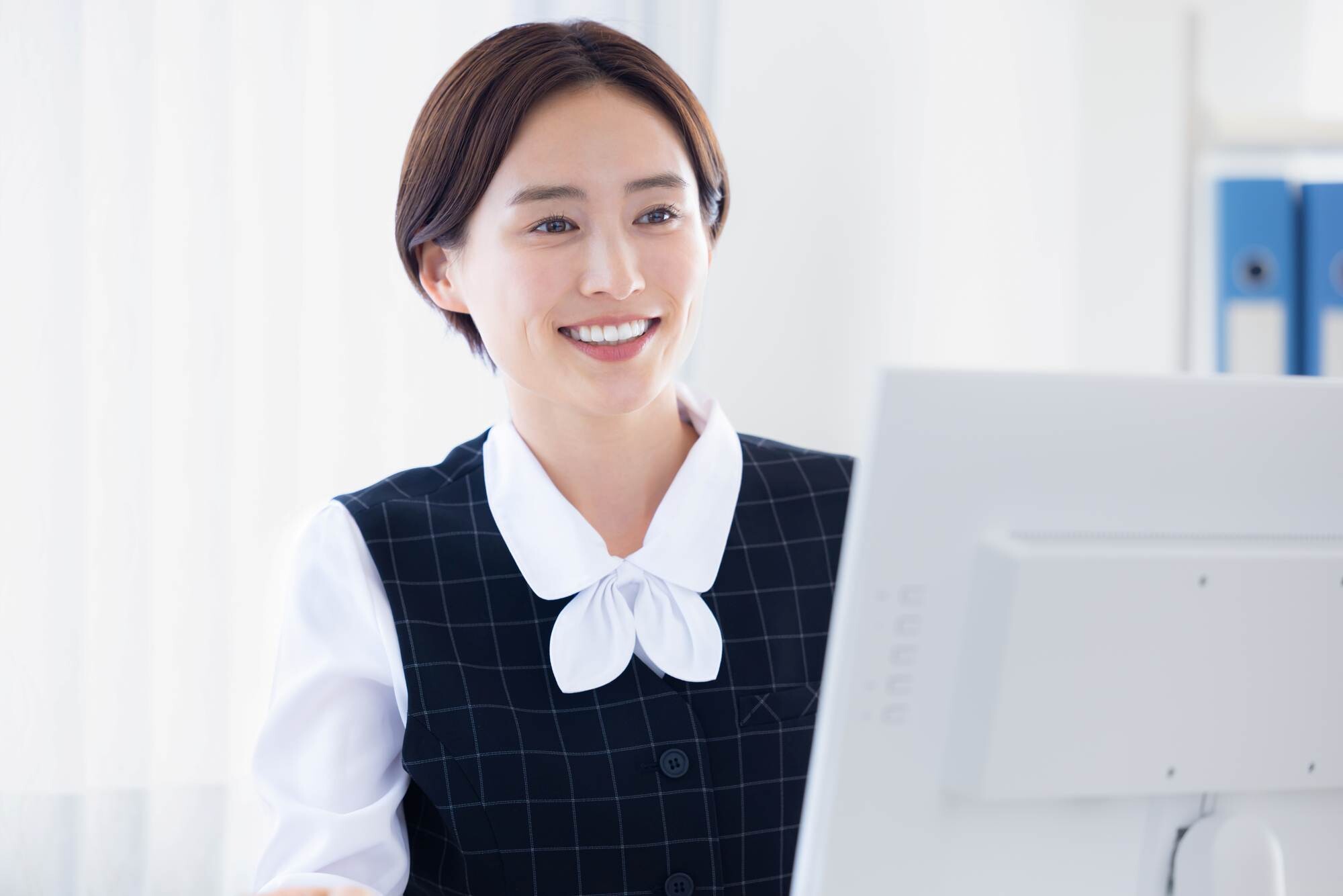 ＼医療事務スタッフ／勤務時間相談！無資格OK！幅広い年齢層が活躍中！ イメージ1