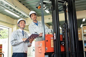 ＼16時30分まで／未経験OK！農機具部品のピッキング・運搬作業 イメージ1