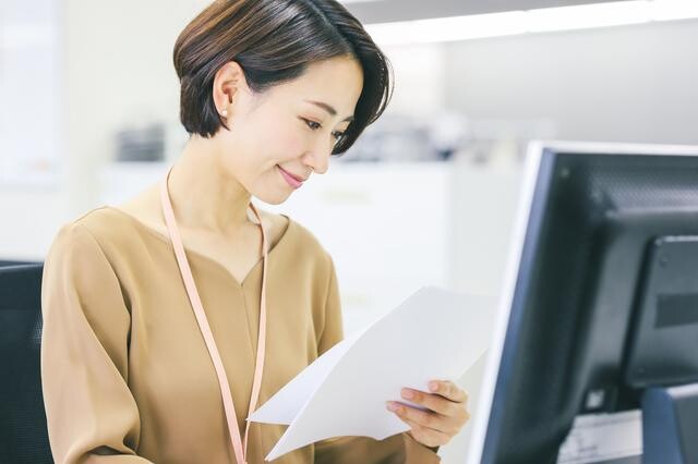 ＼年齢不問で活躍中！／官公庁でカンタン書類のチェック業務など＠天王寺 イメージ1