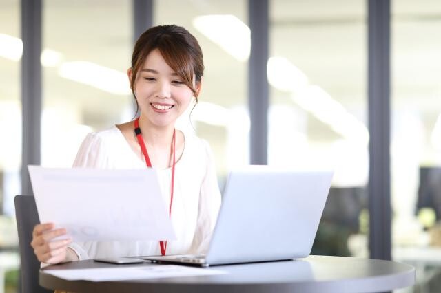 ＼年齢不問で活躍中！／官公庁でカンタン書類のチェック業務など＠梅田 イメージ1
