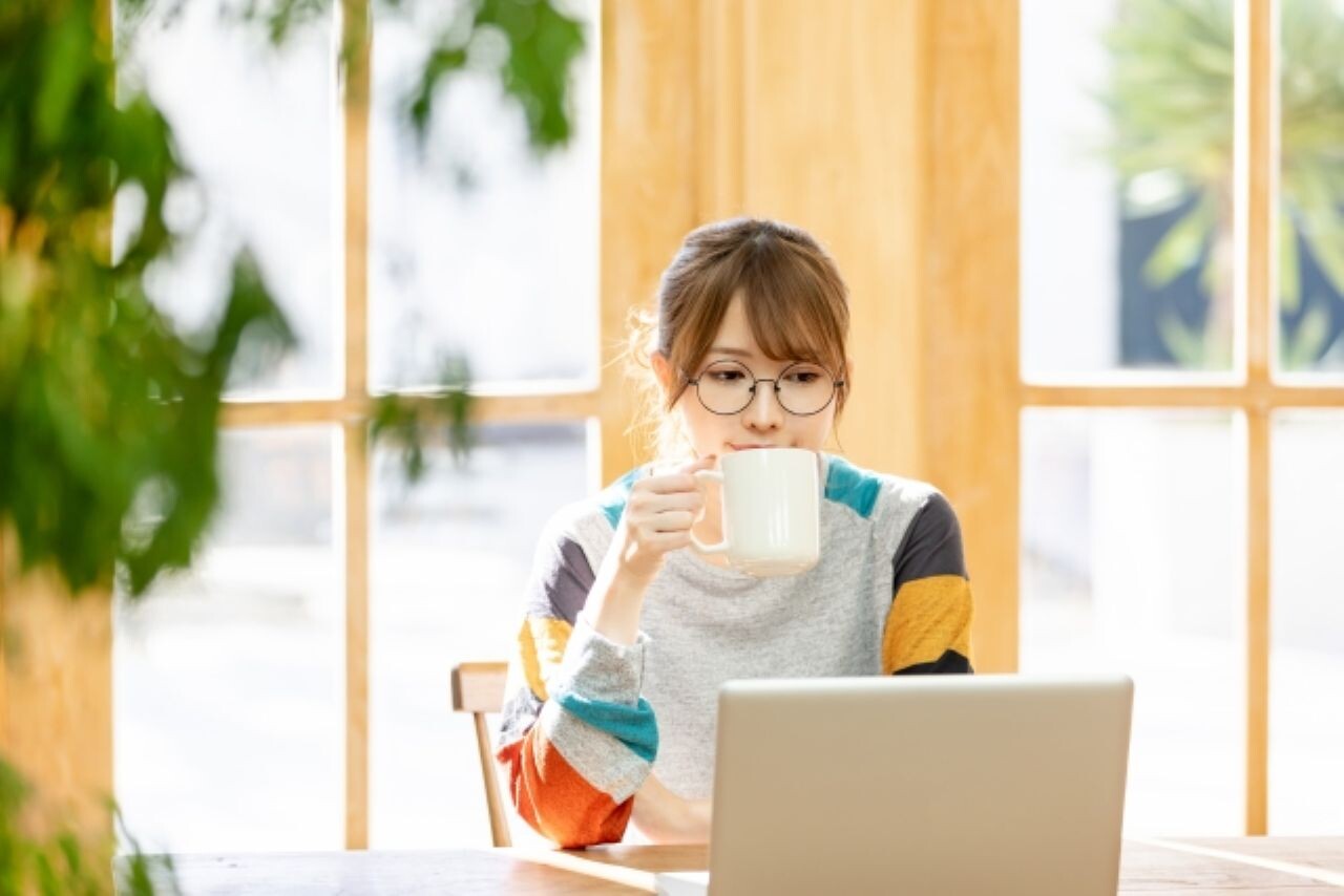 ＼在宅メインで出社日自由☝／マンガ➠読んでページ抜け確認✐完全未経験○朝ゆっくり イメージ1