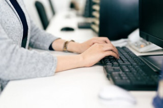 【経理のリーダー候補】中目黒｜紹介予定派遣｜休125日 イメージ1