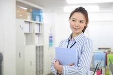 【難波駅すぐ】大手芸能事務所の広報事務スタッフ＜土日祝休＞ イメージ1