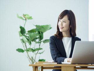 【高時給！】専門学校教務部門の事務・奨学金受付や学生対応 イメージ1