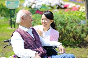 【食事介助ナシ・入浴ナシ・おむつ交換ナシ】高齢者の送迎・見守り〇男女・未経験OK イメージ1