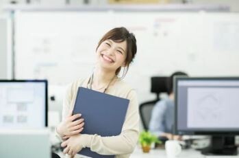 契約社員＼未経験OK／システム問い合わせ＠マニュアル通り＆先輩フォローあり安心♬ イメージ1