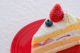 人気のケーキ製造で日勤・夜勤固定！賞与・交通費も有/男性活躍中（川口） イメージ1