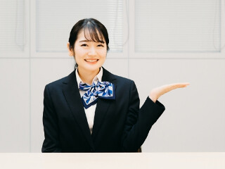 ＼月額27万円+交／未経験OK＊週4日～＊東京ビッグサイト受付スタッフ イメージ1