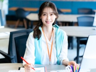 未経験でも月額35万円越え＊ネイルOK！英語スキル不問！書類作成メインの貿易事務 イメージ1