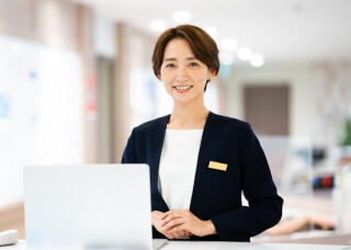 ＼未経験OK／夕方～短時間！京都高島屋で免税カウンター受付 イメージ1