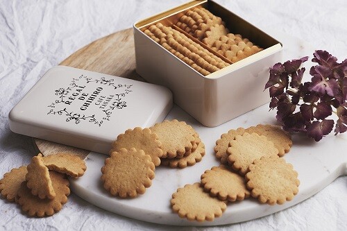 【週3～OK×1日4時間だけ！】阪急百貨店で人気クッキー缶販売 イメージ1