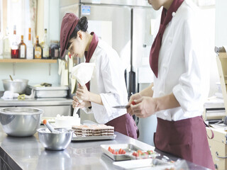 【短期｜週3・平日のみOK】未経験OK！ホテルレストラン＊ イメージ1