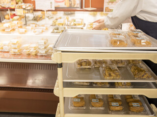 ＼週4日～OK！／超有名スーパーにてお弁当・お寿司パック詰め イメージ1