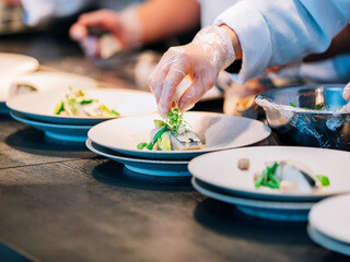 選べる時間シフト＊老舗ホテル運営のレストランでホールのお仕事 イメージ1