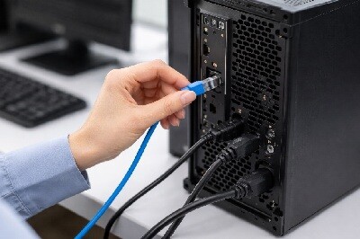 【東静岡駅徒歩6分】通信端末やＡＶ機器の点検調整作業（紹介予定派遣）女性も活躍 イメージ1