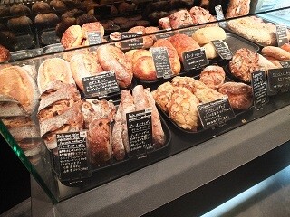 ＼週3日～OK／かんたん＊ショーケースに入ったパンを袋詰め！ イメージ1