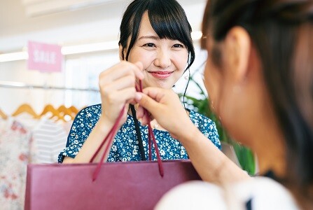 銀座松屋＊婦人服販売*週3日～ok　8月末までのお仕事 イメージ1