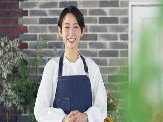 【週3日からOK】未経験歓迎！百貨店内の惣菜販売スタッフ募集 イメージ1