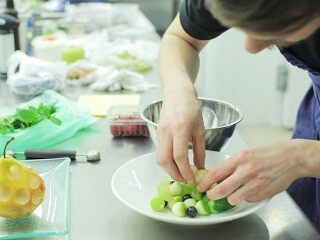 ＼1日6h～／有名スイーツ店＊カフェキッチンスタッフ▼日比谷 イメージ1