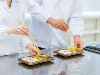 ＼週3日～！／時短相談OK！駅チカスーパーにてお弁当作り＊ イメージ1