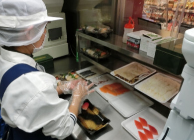 週2～3日・朝の8時～昼12時まで＊お刺身のパック詰め作業等！ イメージ1