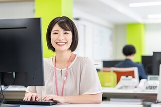 未経験OK！簡単＊仕分けなどの事務軽作業／20～50代男女スタッフ多数在籍 イメージ1