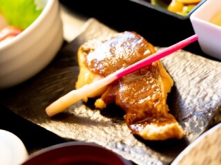 ＼シニア活躍中／実働4.5h～無理なく働く▼和食店でホール！ イメージ1