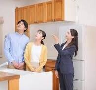 ＼週3×10時／駅チカ不動産会社でお客様を物件までご案内＋事務 イメージ1