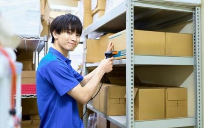物流倉庫内での自動車部品のピッキング・仕分け・梱包 イメージ1