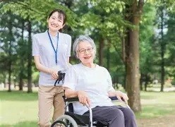 介護職／無資格＆未経験OK！経験不問！遅番はありますが夜勤はありません イメージ1