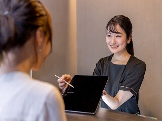 ＼高級ホテルのスパ施設／未経験OK！運営スタッフ＠駅徒歩1分 イメージ1