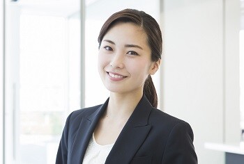 ＼未経験OK／語学スキル不要！大阪高島屋＊免税手続きカウンター受付 イメージ1