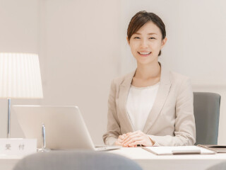 【10月～】完全週休二日制！未経験でも高時給1700円+交！企業受付＠市ヶ谷駅近 イメージ1