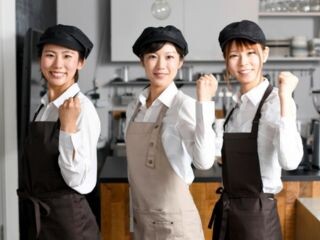 ＼老舗洋食店／経験が活かせる！ホールスタッフ＠新宿駅徒歩2分 イメージ1
