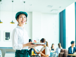 【老舗の有名洋食店＊】新橋1分／急募2名！レストランホール イメージ1