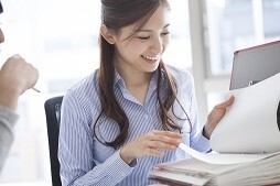 ＜未経験＆時給1850円～＞安心の上場企業！未経験からチャレンジできる貿易事務✨ イメージ1