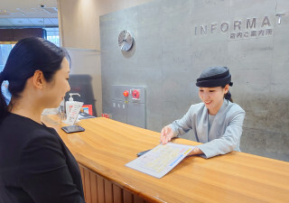 ＼未経験OK／研修あり＊大阪タカシマヤ正面案内所の受付・ご案内 イメージ1