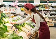 品出し作業／スーパーの商品品出し業務〇週３日～朝の７時～１１時のお仕事です！ イメージ1