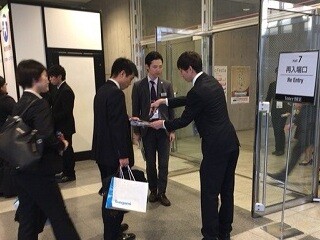 ＼日給1.7万円／幕張メッセで展示会のお手伝い＃単発日払い・WEB登録OK イメージ1