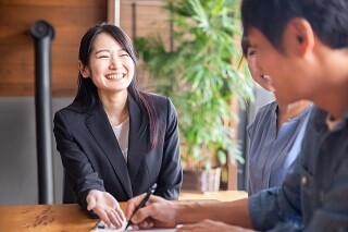 《残業なし》三越栄店内＊旅行代理店　事務・カウンタ―接客など イメージ1