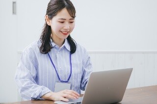 未経験OK＊電話無しのモクモク業務／倉庫内での入力や仕分け・梱包のお仕事＠豊洲 イメージ1