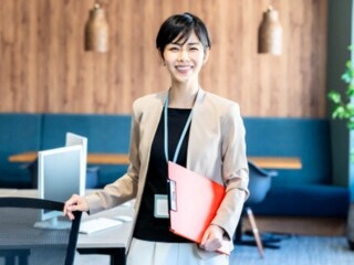 【新宿駅】事務未経験OK！平日週3日～＆1日6時間時短！学生向け不動産会社で事務 イメージ1