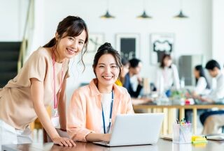 ＼来年3末までの短期／（大量募集）未経験OK！マニュアル通りの確認連絡＊土日祝休 イメージ1
