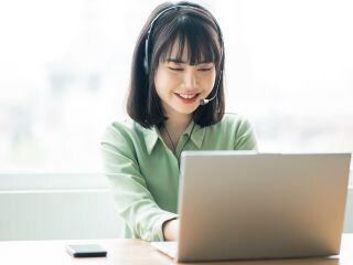 ＜2月まで短期＞未経験OK！週4日～＊知識不要！保険問い合わせコール＠新宿駅5分 イメージ1