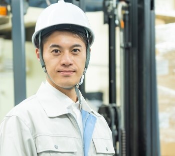 【急募】フォークリフトで家電などの運搬@大手物流倉庫♬20代～60代活躍中！ イメージ1