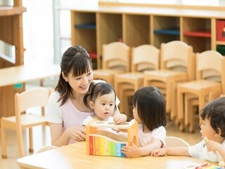 【保育士×時給1550円】遊びの見守りと手伝い＊担任なしで負担少なめ イメージ1