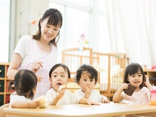 【保育士×時給1750円】遊びの見守りと手伝い＊担任なしで負担少なめ イメージ1